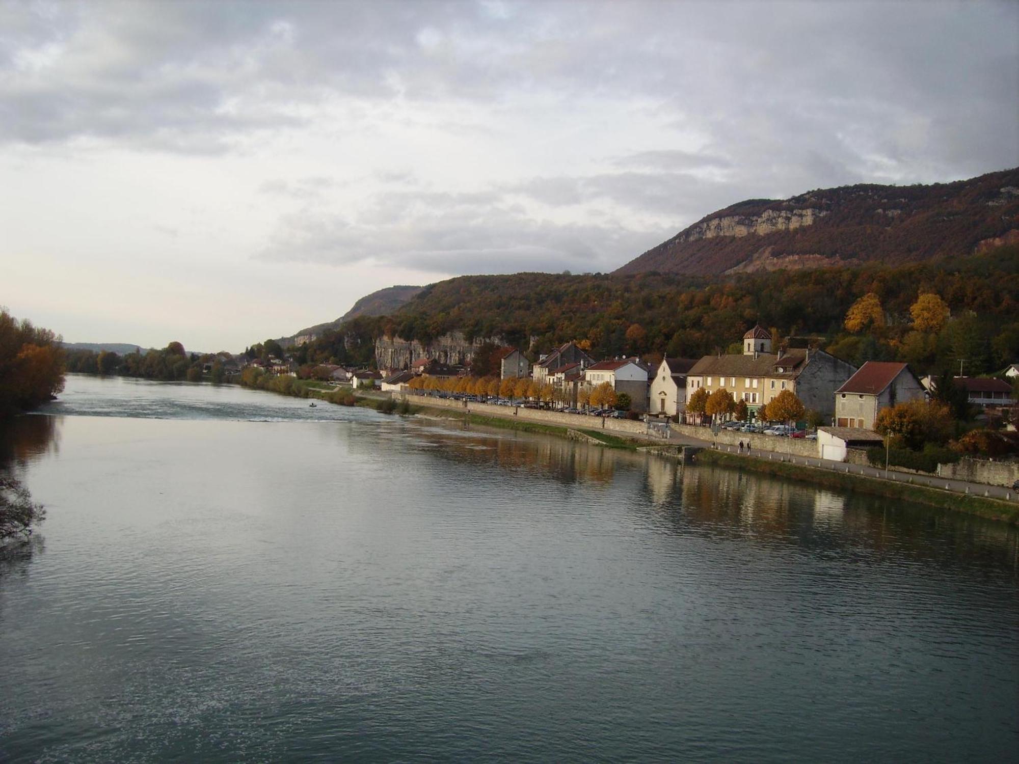 A Deux Pas Du Rhone Villa Sault-Brenaz Buitenkant foto
